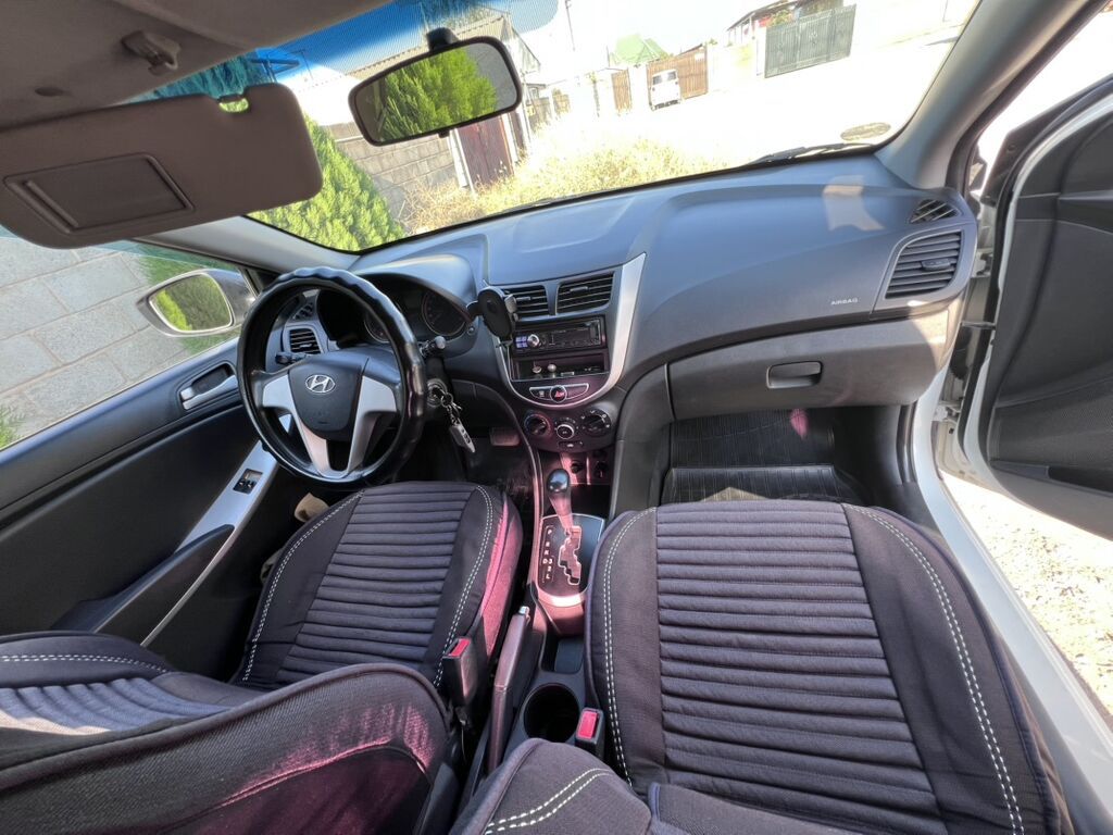 Hyundai Accent: 2013 г., 1.5 л, Автомат, Бензин, Седан: фото 6