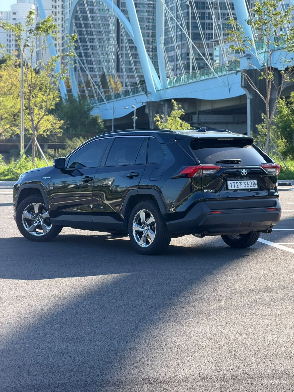 Toyota RAV4: 2021 г., 2.5 л, Автомат, Гибрид, Внедорожник: фото 3