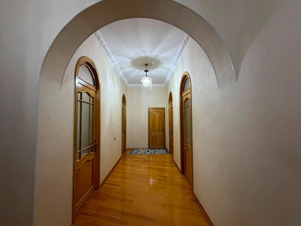 Qaraçuxur qəs. 5 otaqlı, 201 kv. m, Kredit yoxdur, Yeni təmirli
