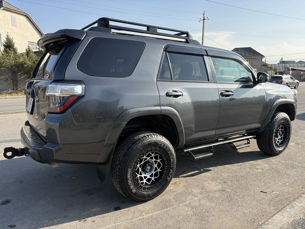 Toyota 4Runner: 2018 г., 4 л, Автомат, Бензин, Внедорожник: фото 6