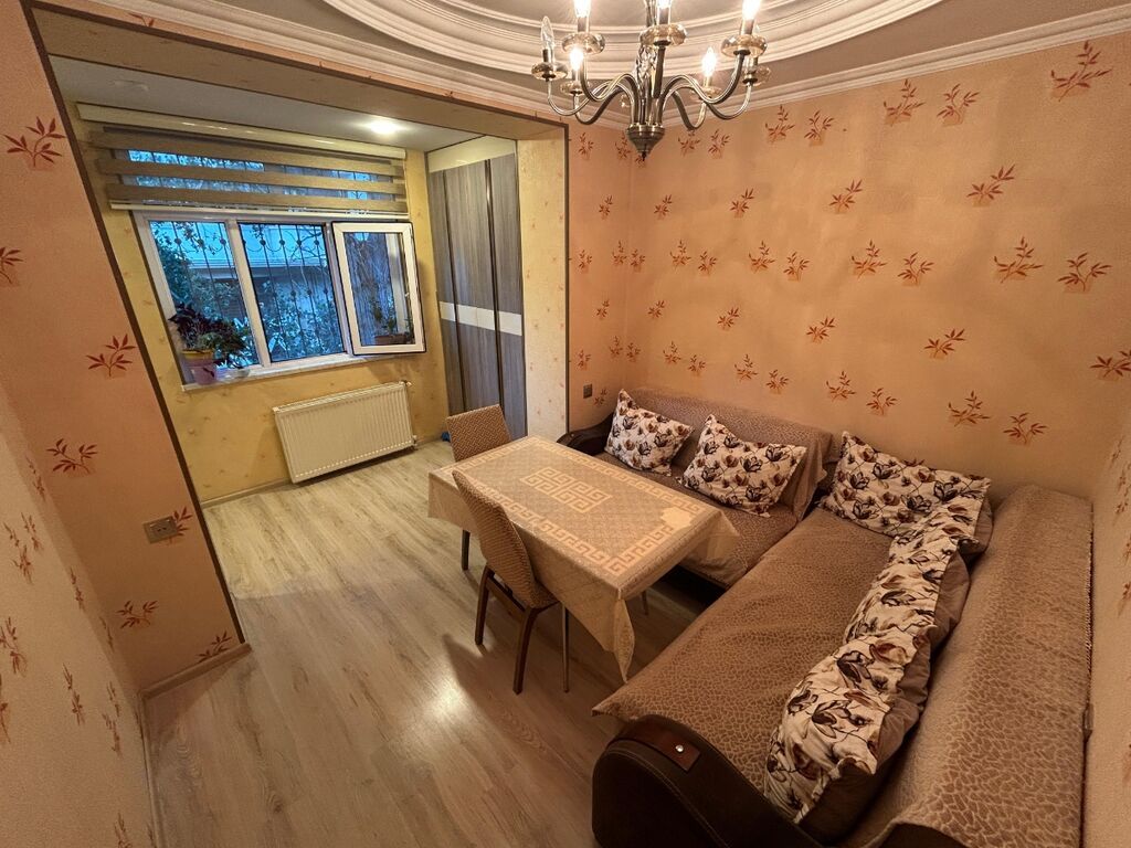 Bakı, 8-ci mikrorayon, 4 otaqlı, Köhnə tikili, m. Gənclik, 78 kv. m