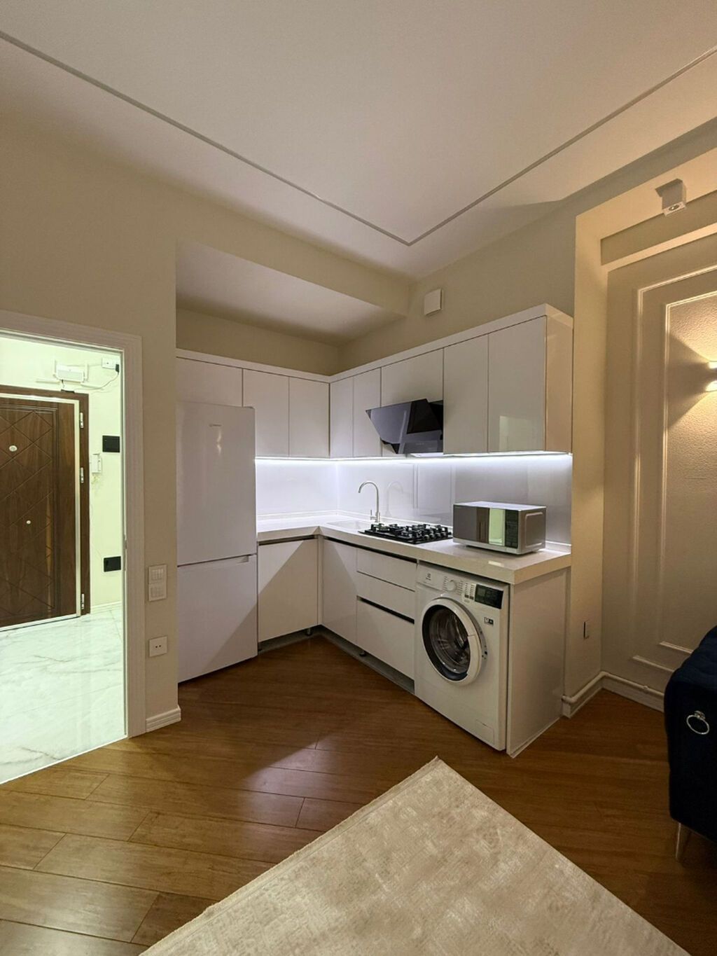 Gənclik metrosuna yaxın 2 otaqlı mənzil kirayə verilir. 70 m² 4-cü