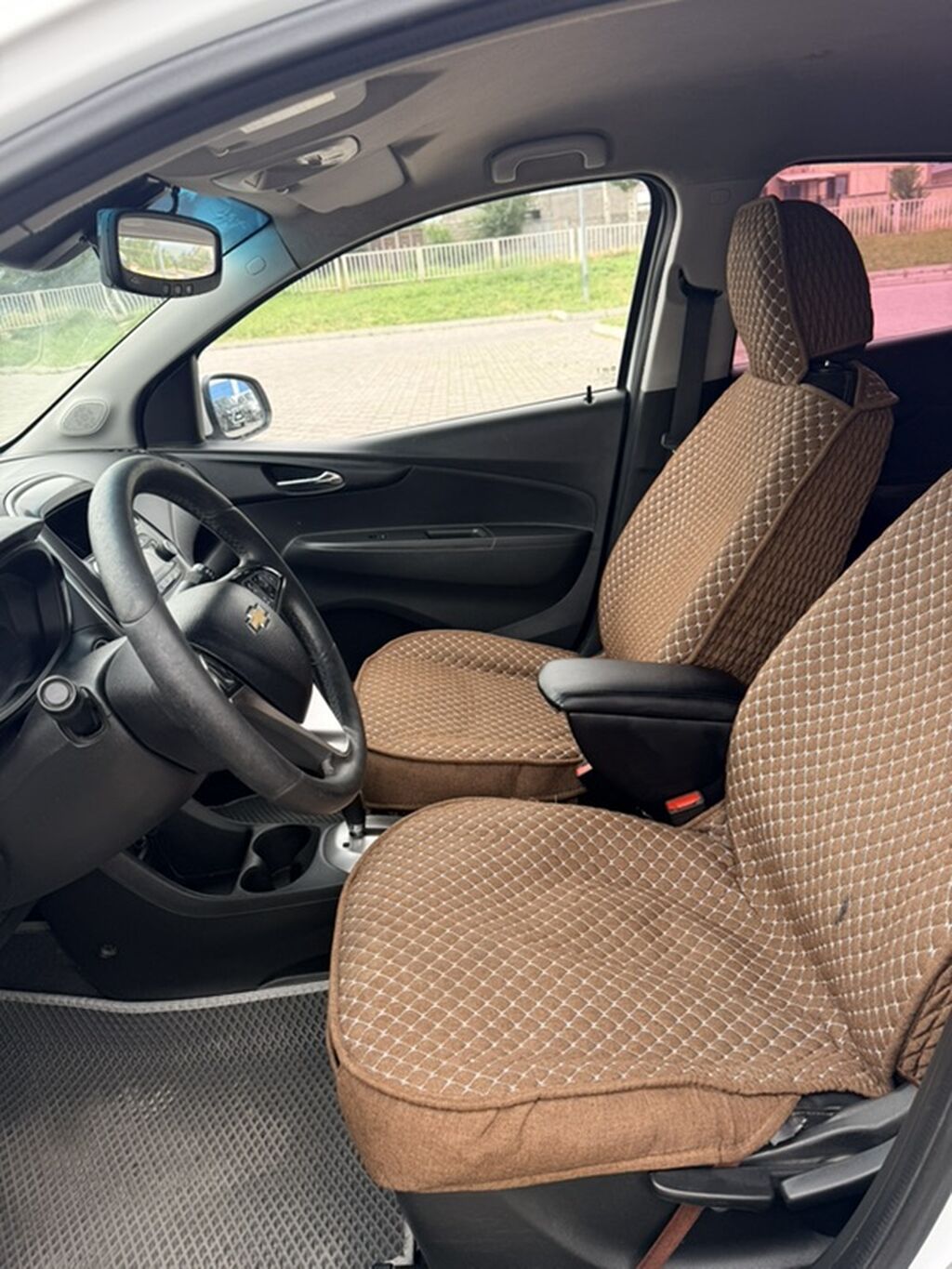 Chevrolet Spark: 2017 г., 1 л, Автомат, Бензин, Хэтчбэк: фото 8