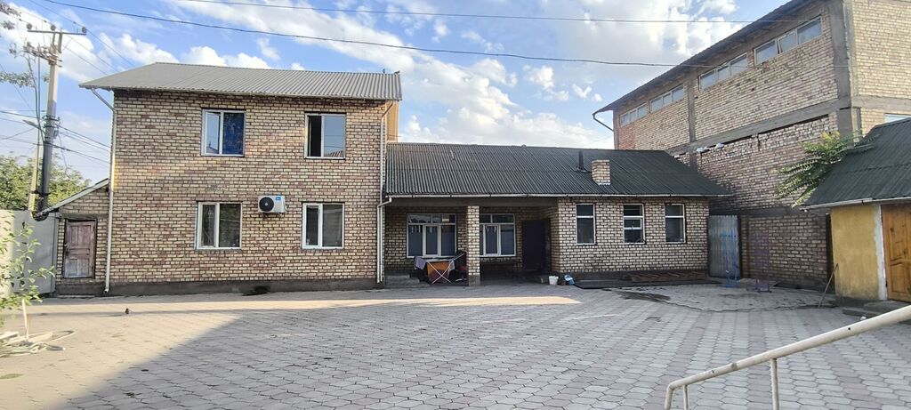Продаётся домовладение с несколькими отдельными строениями на участке: фото 3