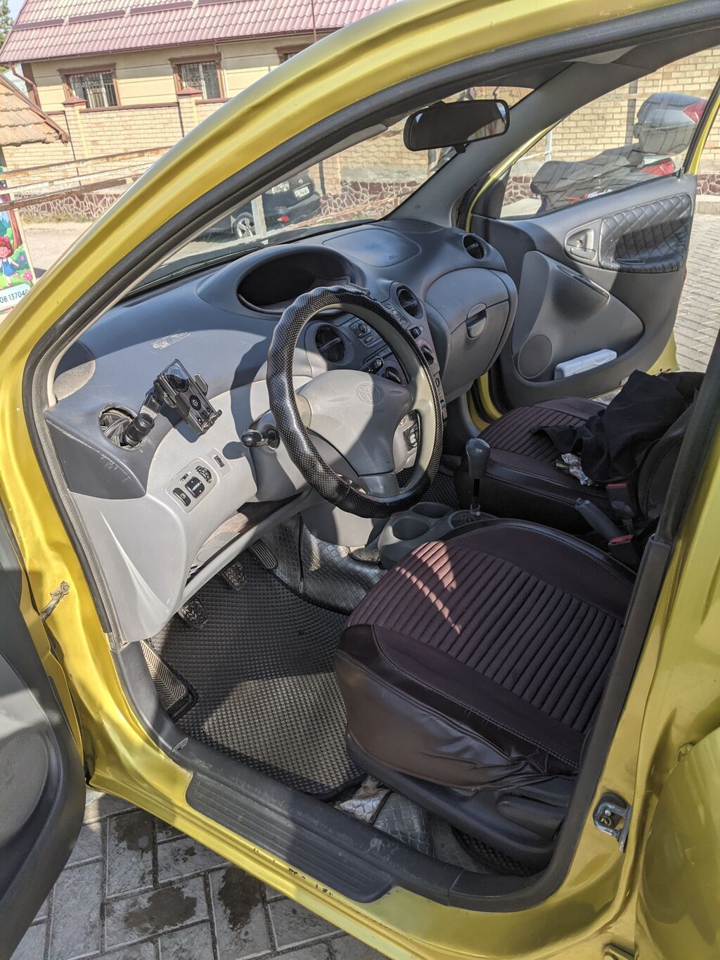 Toyota Yaris: 1999 г., 1 л, Механика, Бензин, Хэтчбэк: фото 6