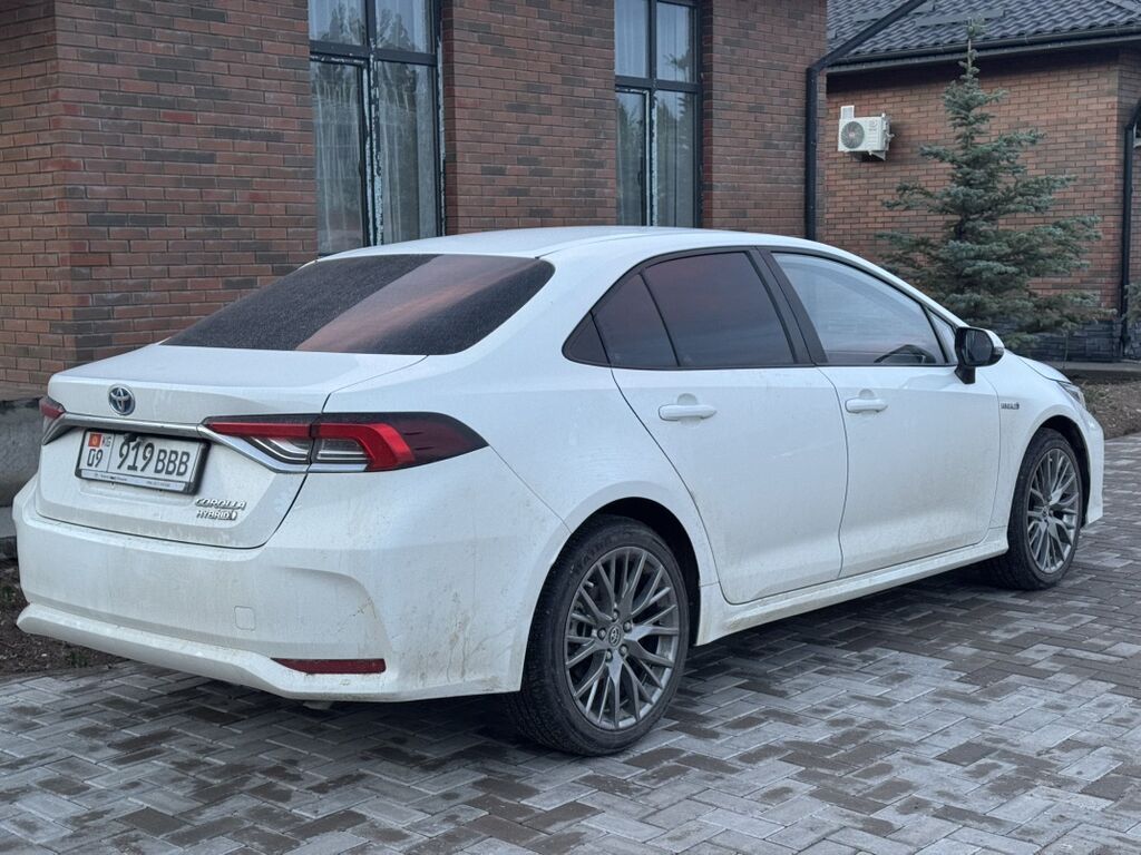 Toyota Corolla: 2021 г., 1.8 л, Вариатор, Гибрид, Седан — фото 4