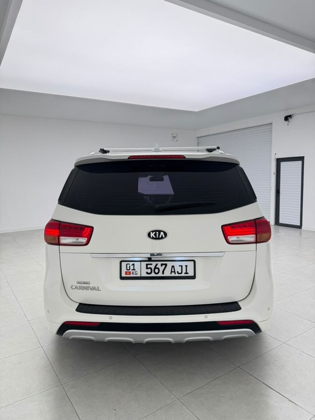 Kia Carnival: 2015 г., 2.2 л, Автомат, Дизель, Минивэн — фото 4