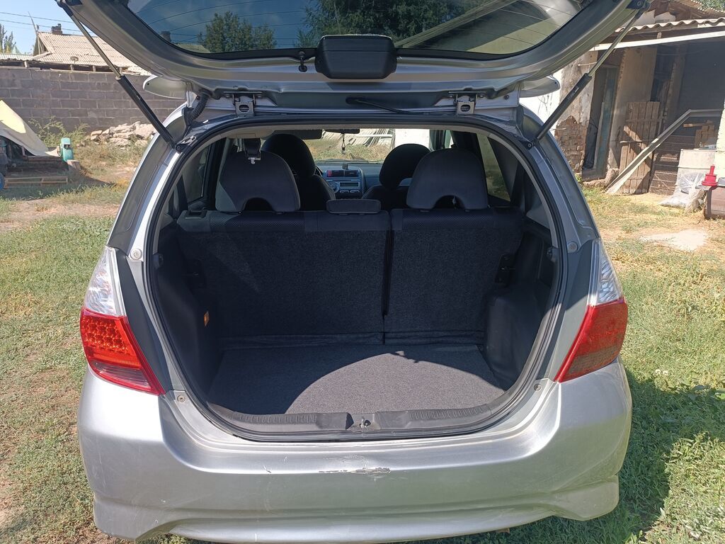 Honda Jazz: 2008 г., 1.3 л, Автомат, Бензин, Хэтчбэк: фото 3