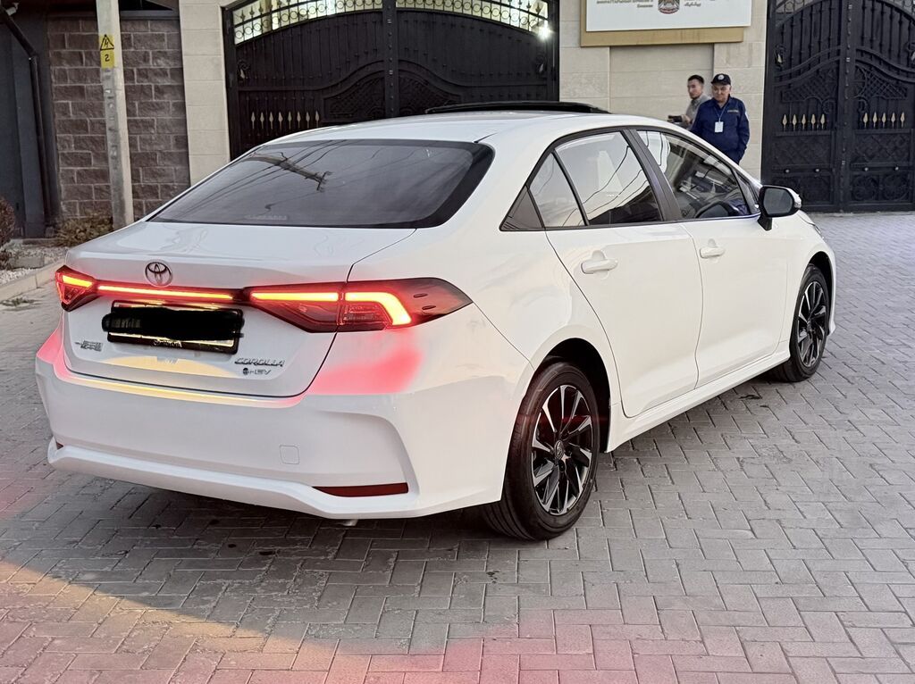 Toyota Corolla: 2026 г., 1.8 л, Вариатор, Гибрид, Седан: фото 7