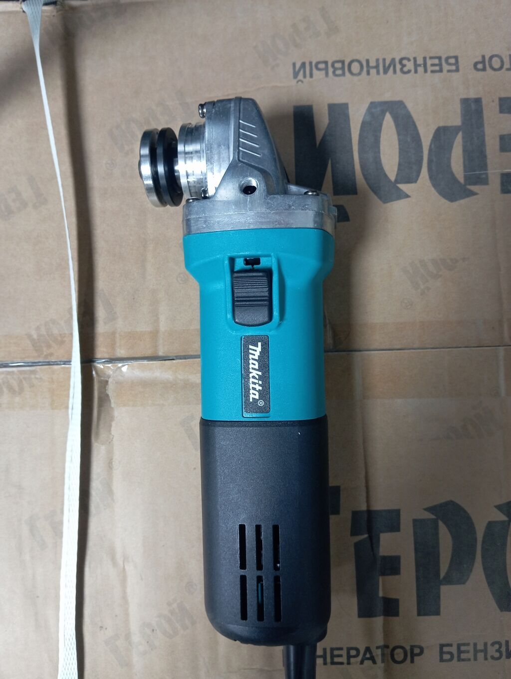 Углошлифовальная машина (болгарка) Makita 9555HN - Мощность: 840 Вт -: фото 1