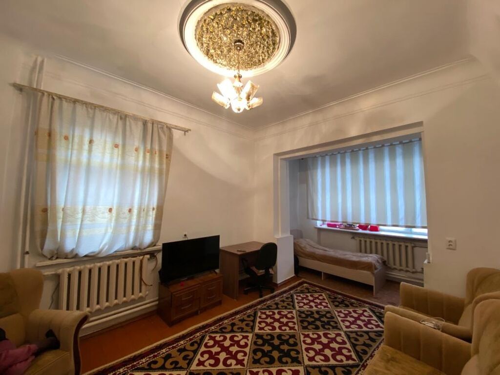 2 комнаты, 47 м², Азия Молл Сталинка, 1 этаж, Старый ремонт: фото 1