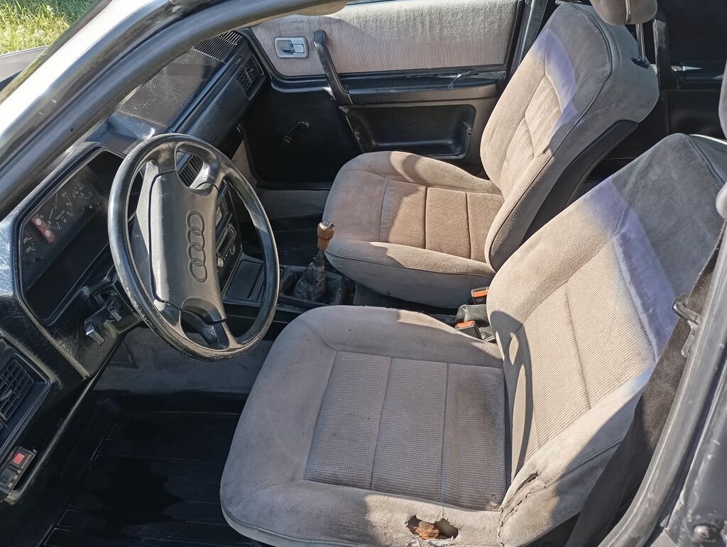 Audi : 1980 г., Механика, Седан: фото 2