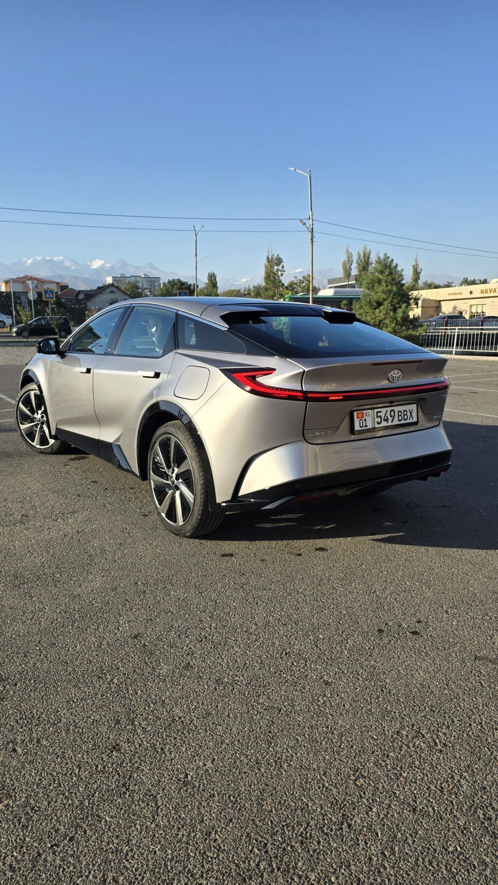 Toyota bZ5: 2026 г., Электромобиль, Лифтбек: фото 5