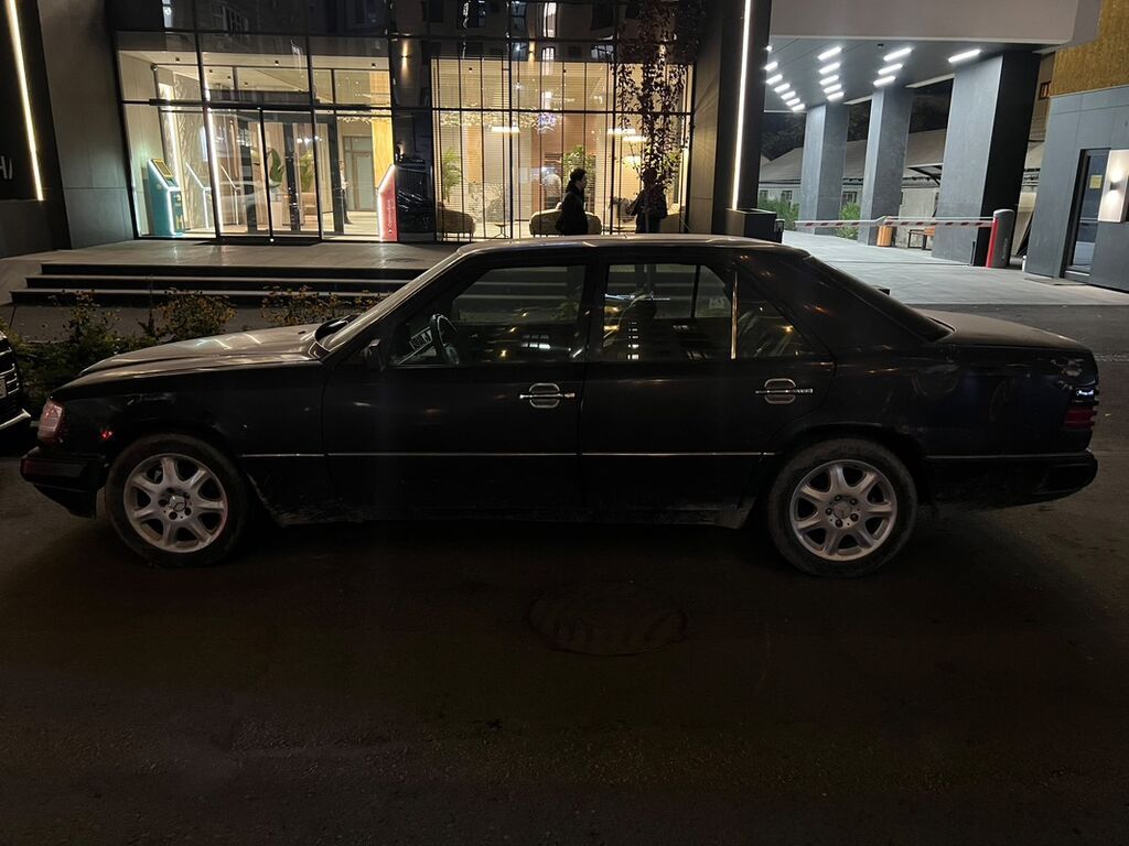 Mercedes-Benz W124: 1993 г., 2.2 л, Механика, Бензин, Седан: фото 5