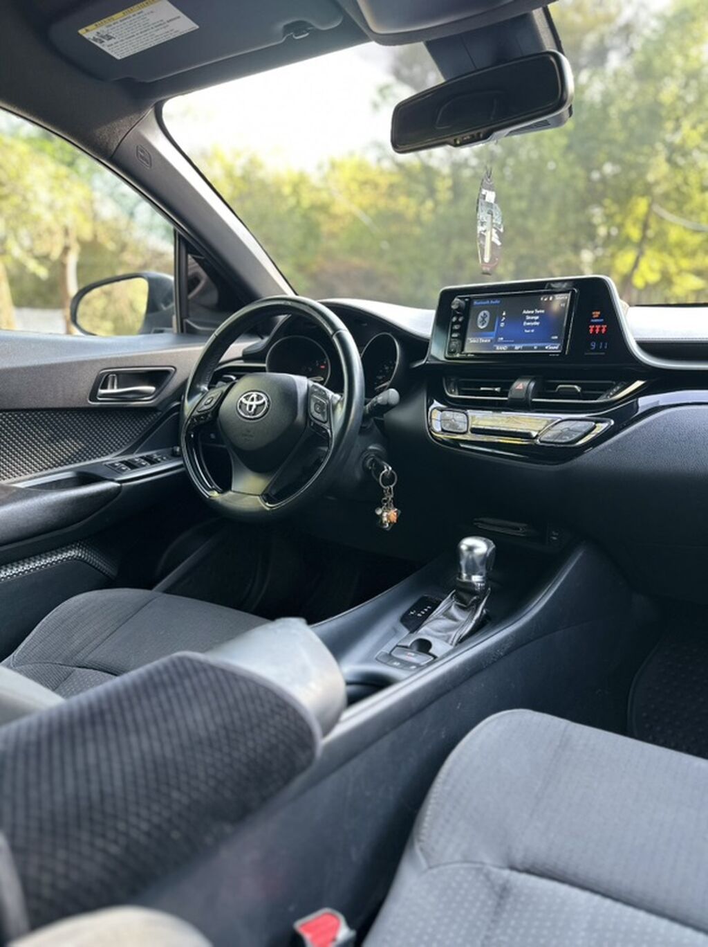 Toyota C-HR: 2017 г., 2 л, Автомат, Бензин, Кроссовер: фото 3