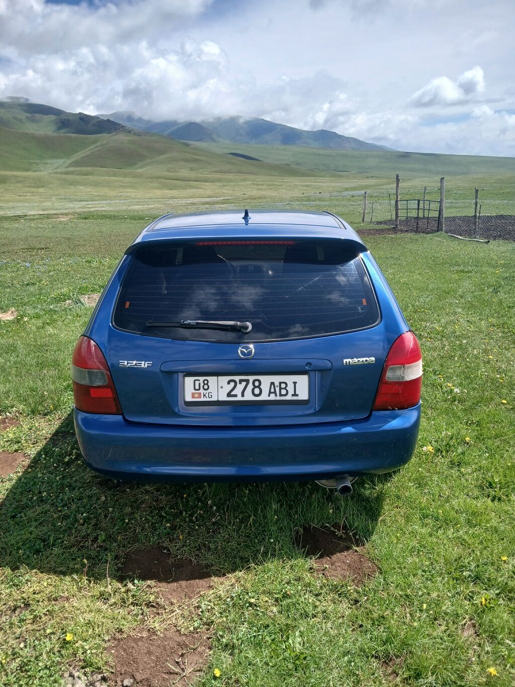 Mazda 323: 2003 г., 1.6 л, Механика, Бензин, Седан: фото 2