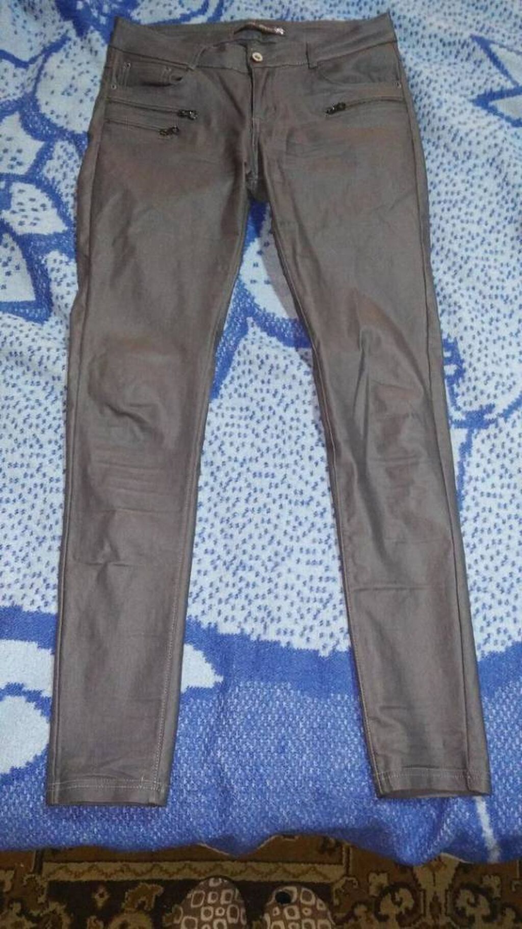 Na prodaju skinny pantalone od eko: 800 RSD ➤ Sportska odeća