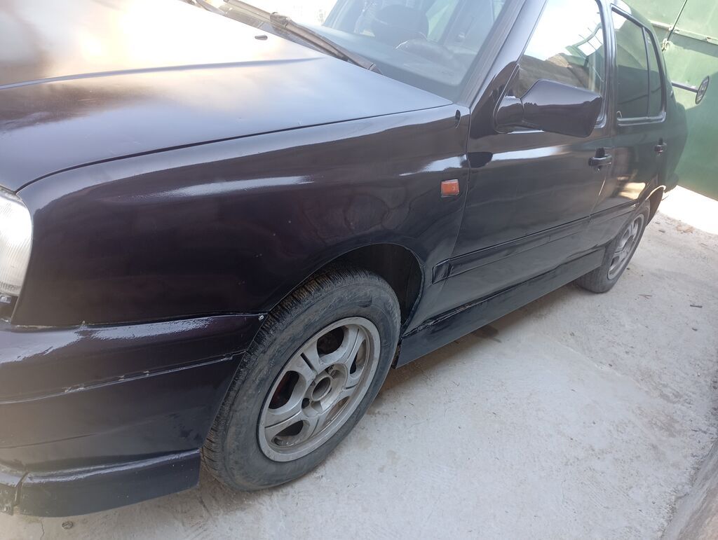 Volkswagen Vento: 1993 г., 1.8 л, Механика, Бензин, Седан: фото 3