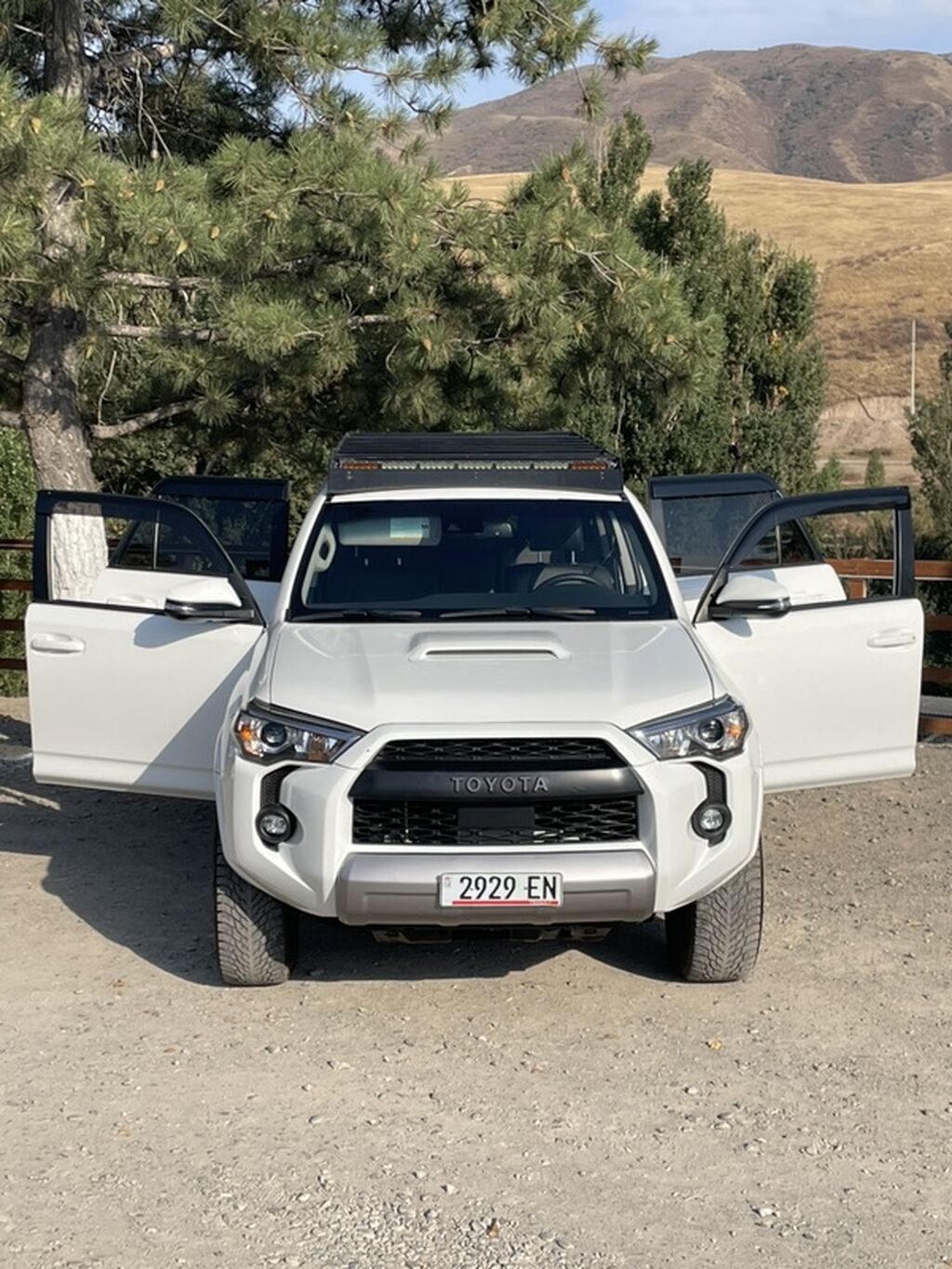 Toyota 4Runner: 2020 г., 4 л, Автомат, Бензин, Внедорожник: фото 2