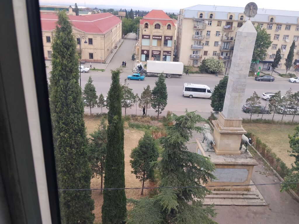 Gəncə, 3 otaqlı, Köhnə tikili, 73 kv. m