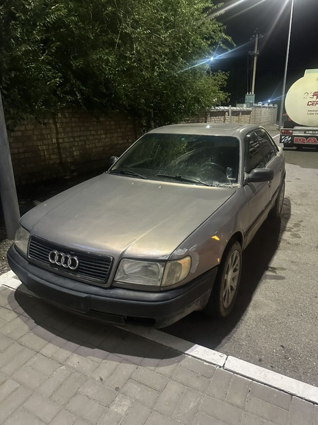 Audi 100: 1992 г., 2.3 л, Механика, Газ, Седан — фото 1