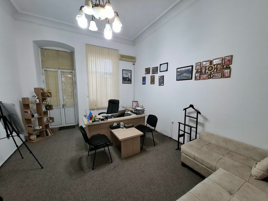 Bakı, 5 otaqlı, Köhnə tikili, 174 kv. m