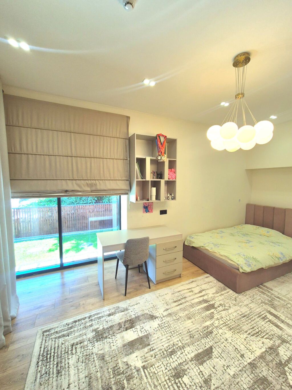 400 м², 6 комнат и более, Киргизия 1, Без животных: фото 2