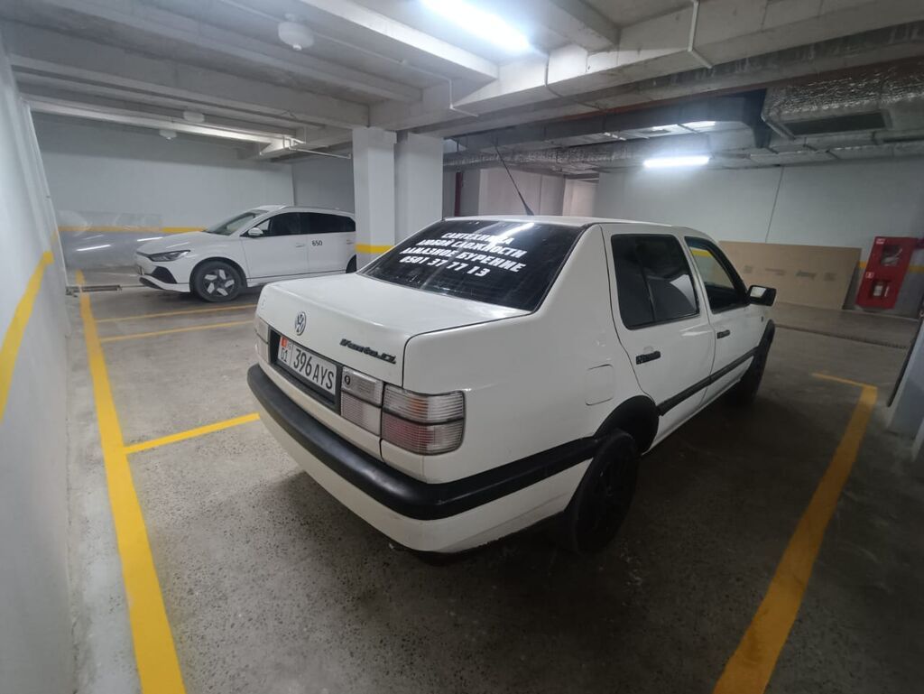 Volkswagen Vento: 1993 г., 1.8 л, Механика, Бензин, Седан: фото 3