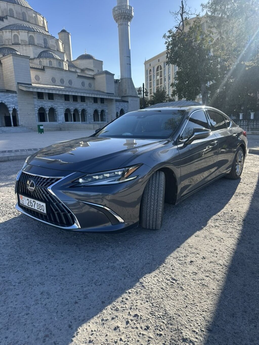 Lexus ES: 2022 г., 2.5 л, Гибрид, Седан: фото 2