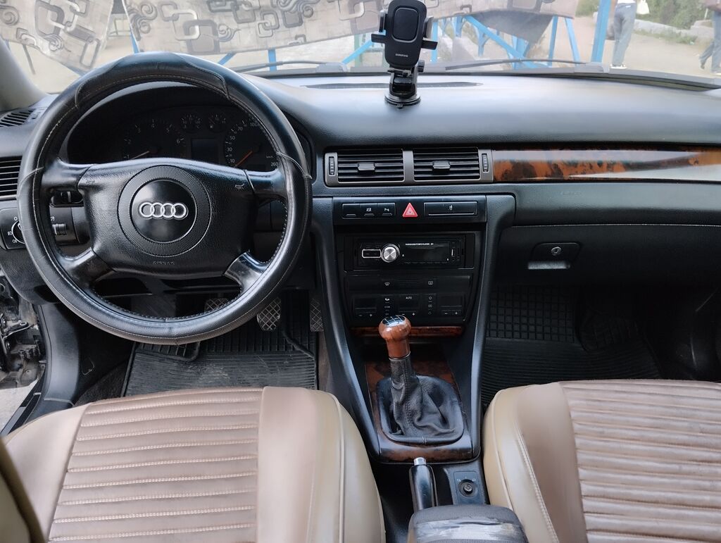 Audi A6: 2001 г., 2.4 л, Механика, Бензин, Седан: фото 7