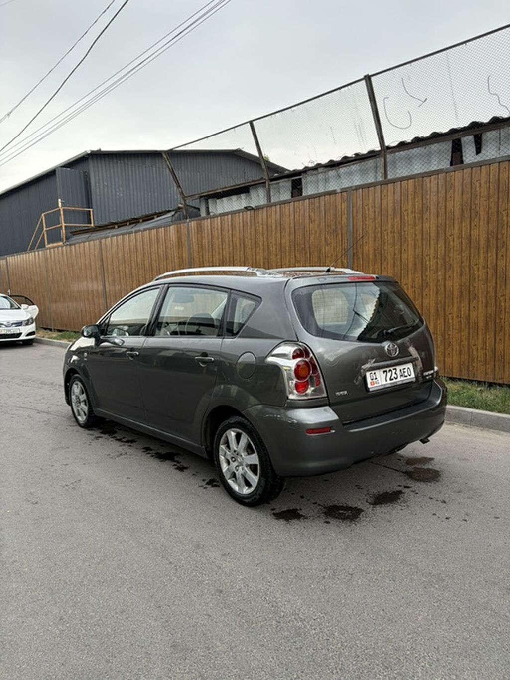 Toyota Corolla Verso: 2004 г., 1.8 л, Механика, Бензин, Минивэн — фото 2