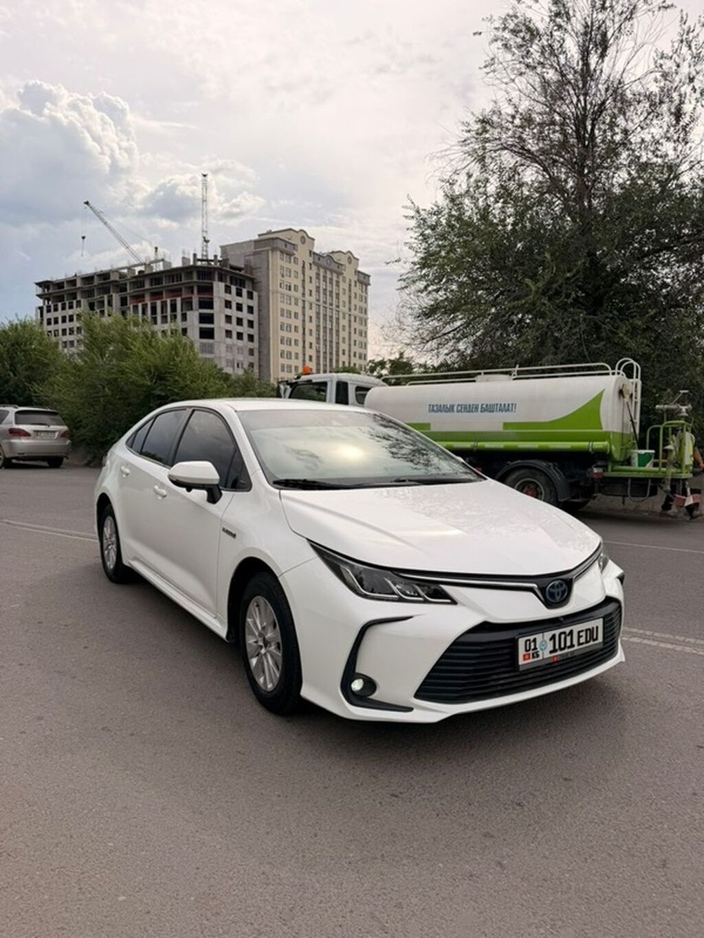 Toyota Corolla: 2019 г., 1.8 л, Вариатор, Гибрид, Седан — фото 3