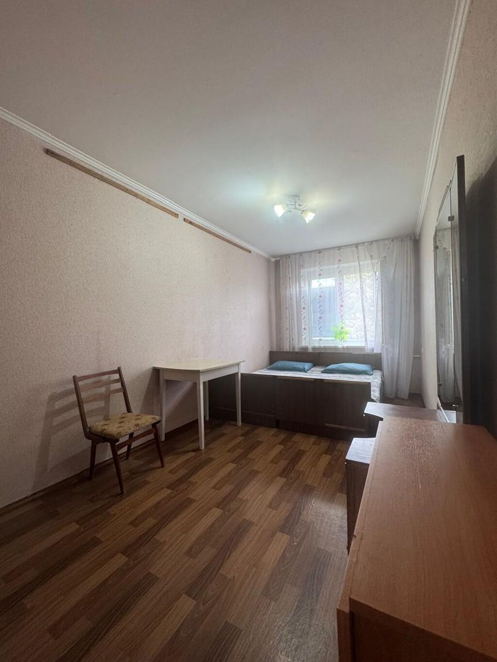 3 комнаты, 58 м², 8 мкр 104 серия, 5 этаж, Старый ремонт: фото 4