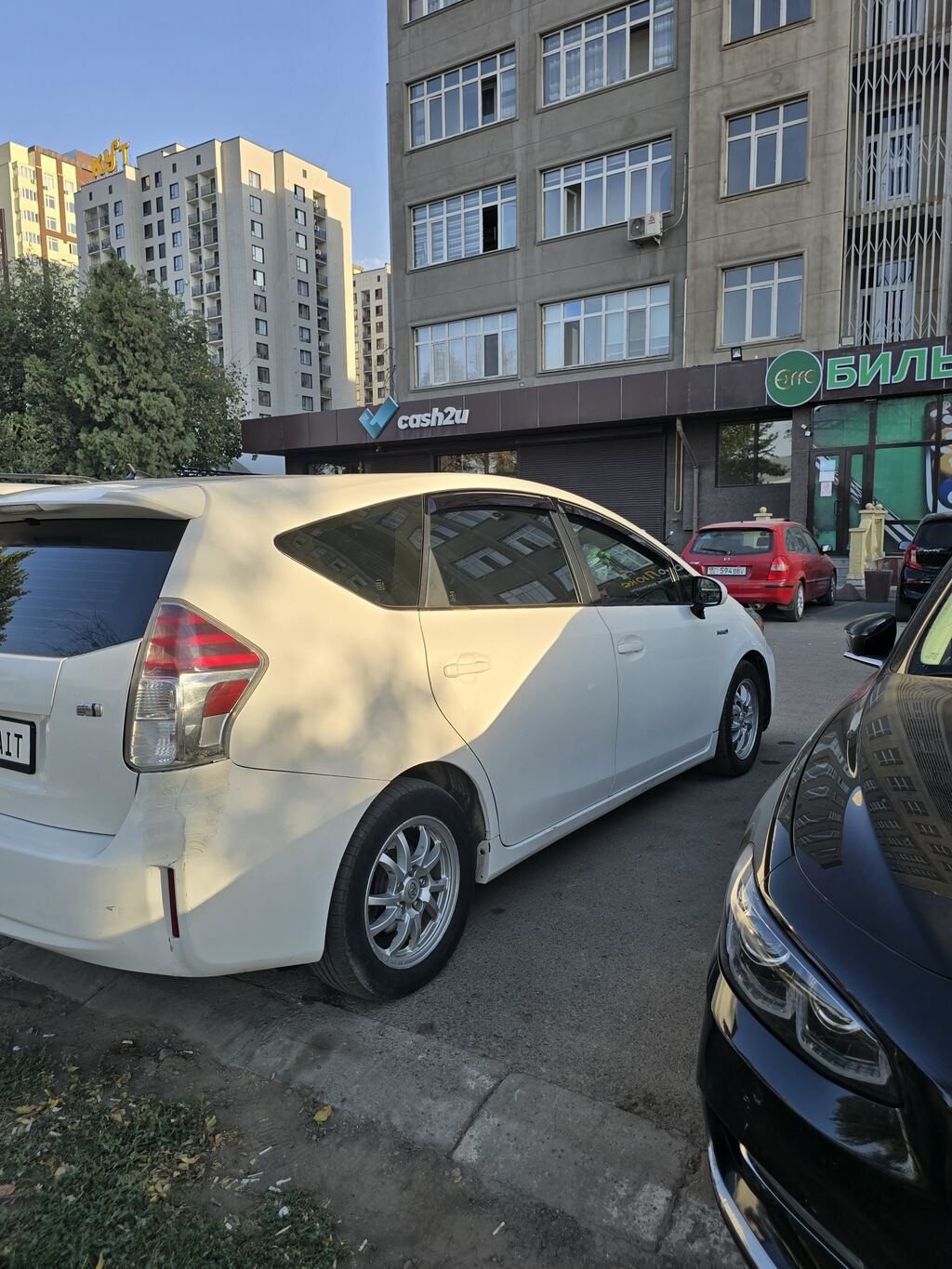 Toyota Prius: 2016 г., Автомат, Гибрид, Универсал: фото 4