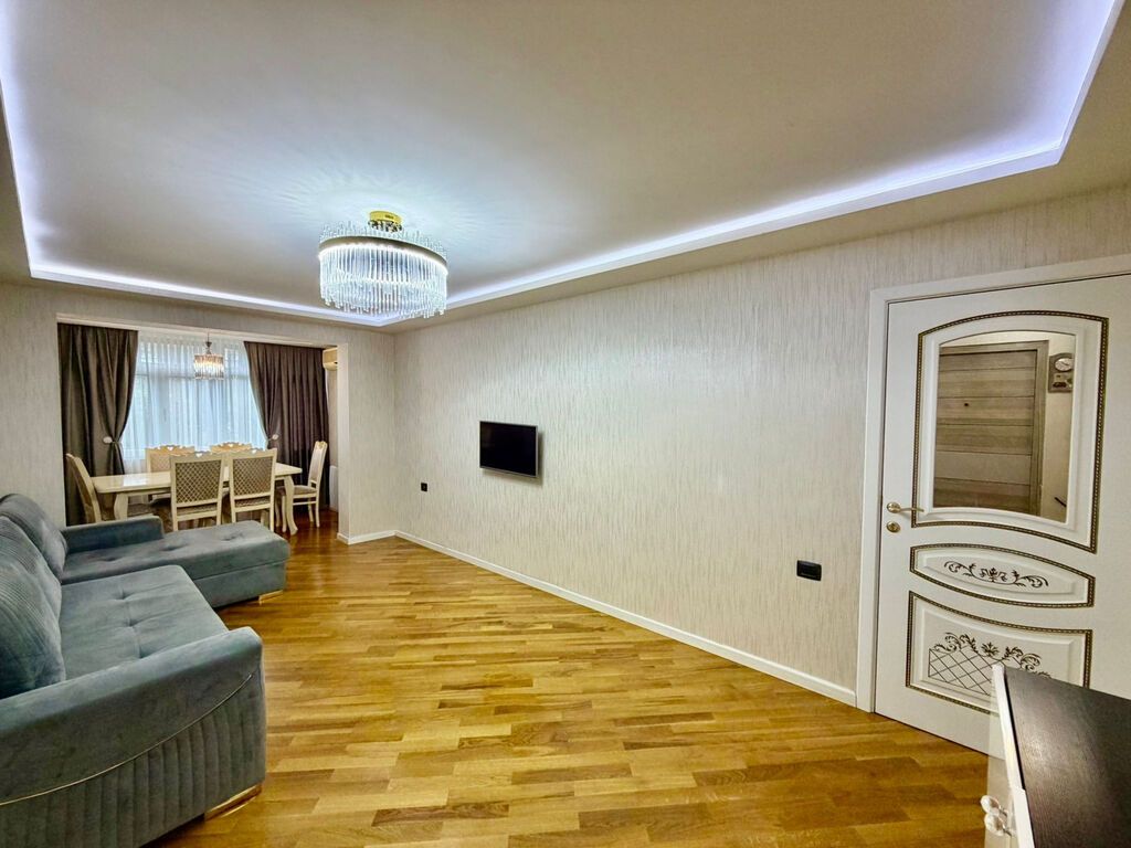 Bakı, 8-ci kilometr, 3 otaqlı, Köhnə tikili, m. Neftçilər, 80 kv. m