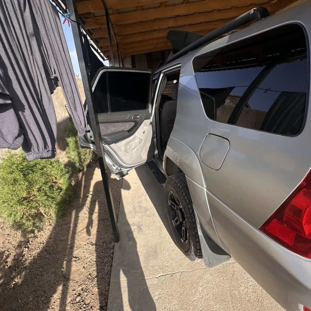 Toyota 4Runner: 2004 г., 4 л, Автомат, Бензин, Внедорожник: фото 6