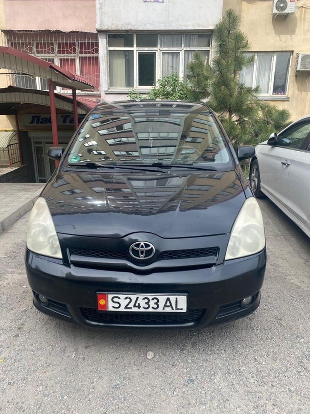 Toyota Corolla Verso: 2004 г., Робот, Бензин, Минивэн: фото 3