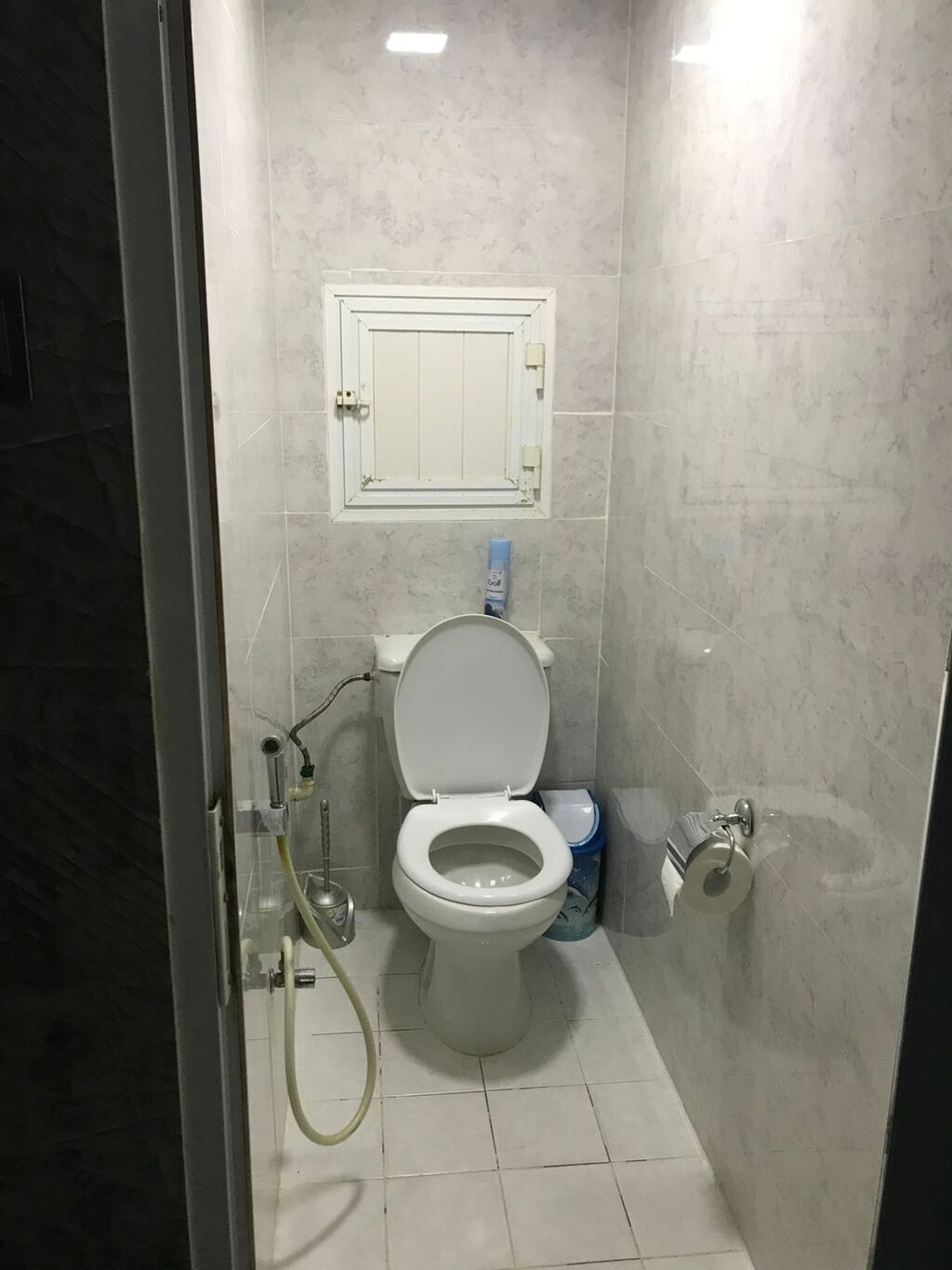 Xozeykalı mənzil işləyən xanımlara kirayə verilir. Ev şəkildə