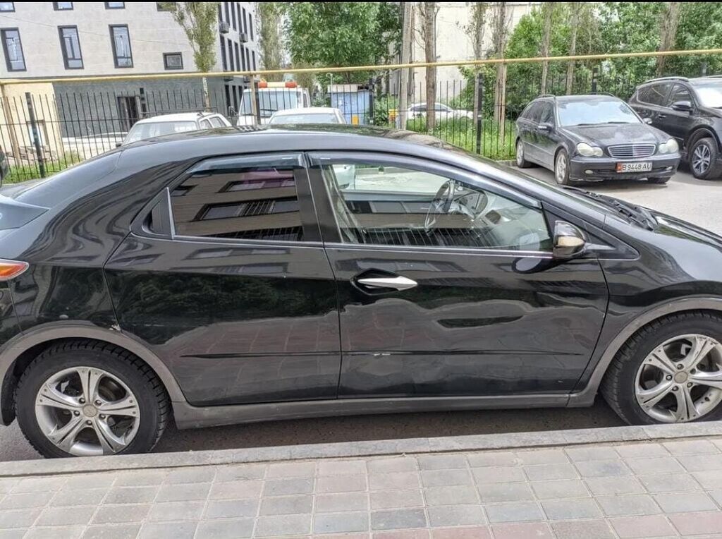 Honda Civic: 2007 г., 1.8 л, Робот, Бензин, Хэтчбэк: фото 2