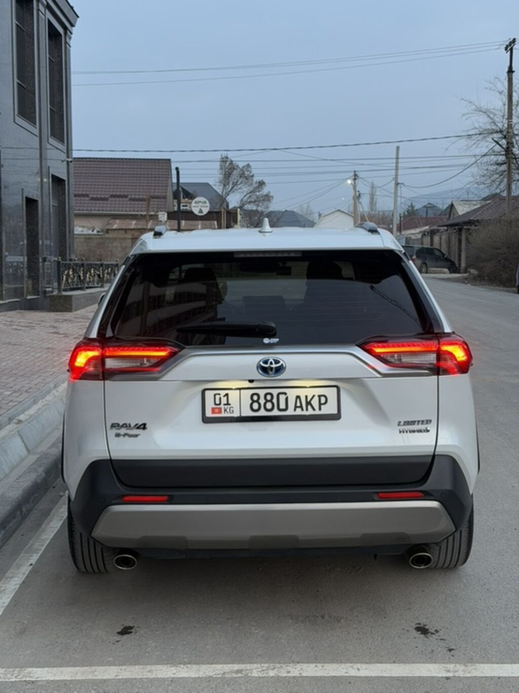 Toyota RAV4 2023, 2,5 гибрид limited 2 ключа Обмен и бартер не: фото 3