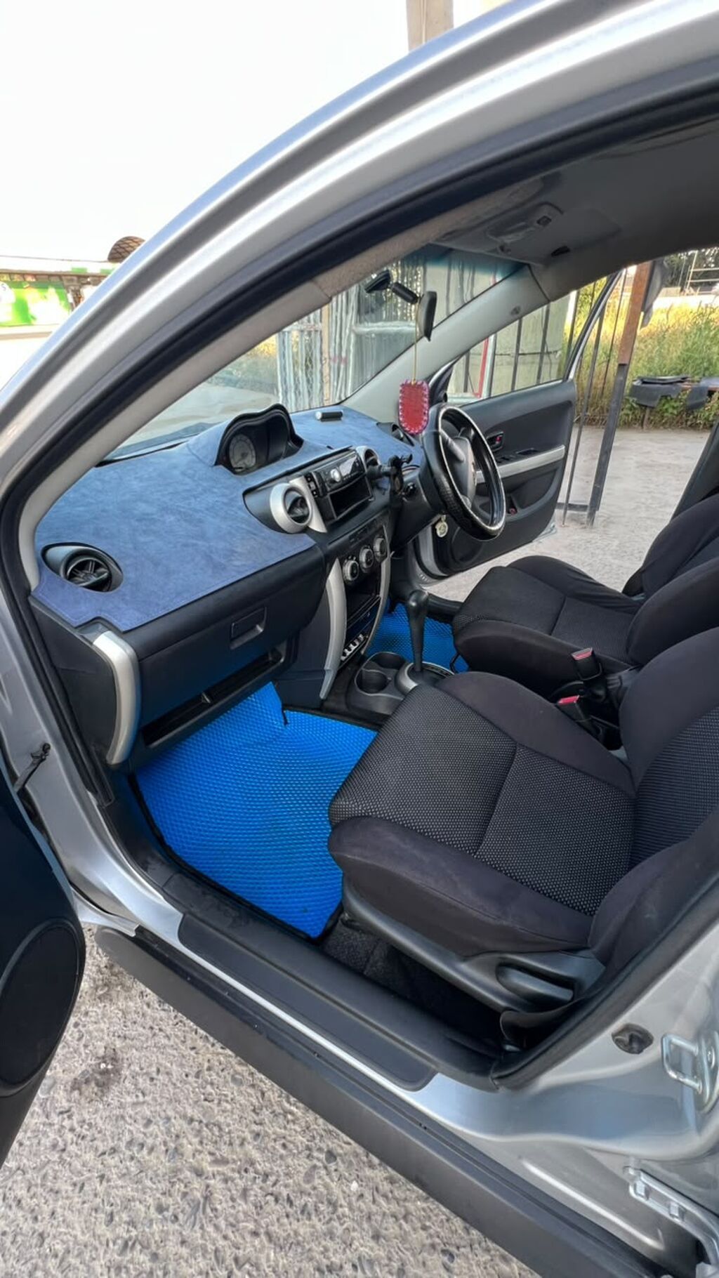 Toyota Ist: 2002 г., 1.3 л, Автомат, Бензин, Хэтчбэк: фото 8
