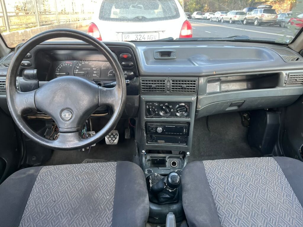 Daewoo Nexia: 1993 г., 1.5 л, Механика, Бензин, Седан: фото 5