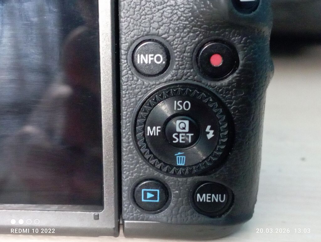 Беззеркальная камера Canon EOS M-серии с кит-объективом Canon Zoom — фото 8