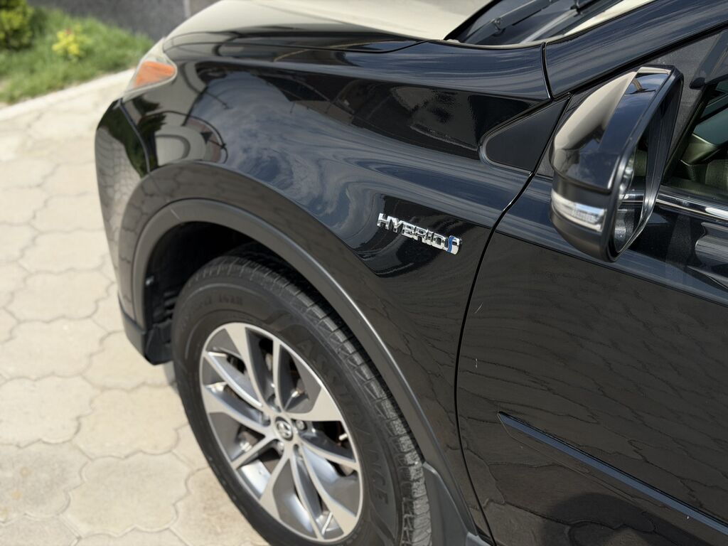 Toyota RAV4: 2018 г., 2.5 л, Вариатор, Гибрид: фото 7