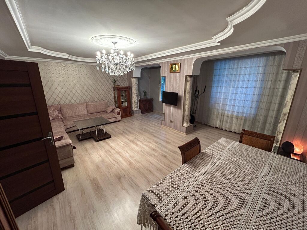 Bakı, 8-ci mikrorayon, 4 otaqlı, Köhnə tikili, m. Gənclik, 78 kv. m