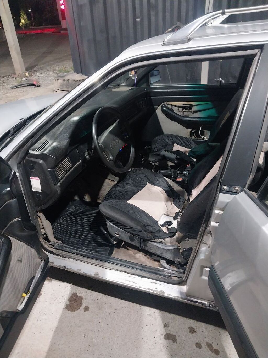 Audi 100: 1990 г., 2.3 л, Механика, Бензин, Универсал: фото 4