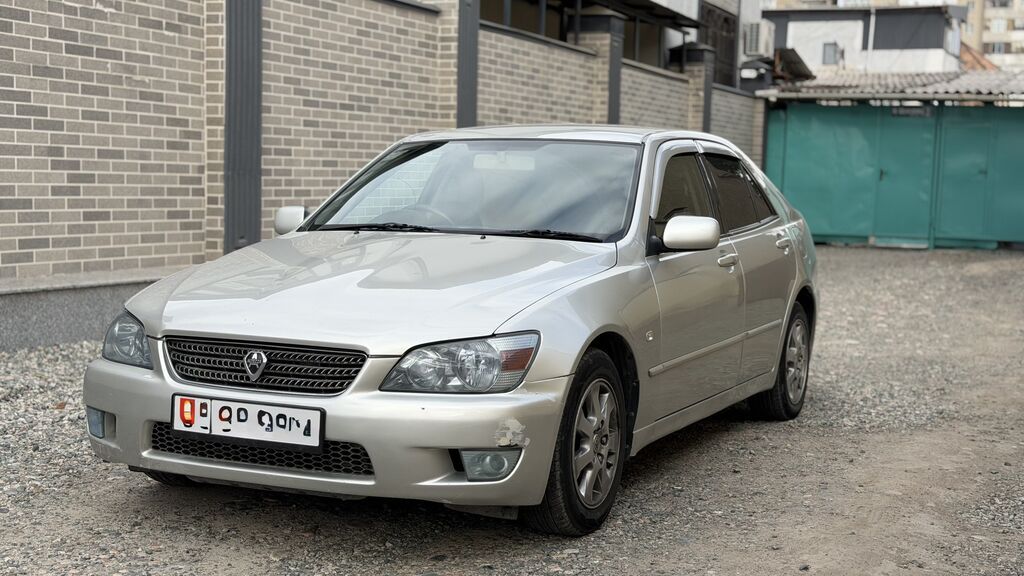 Toyota Altezza: 2002 г., 2 л, Автомат, Бензин, Седан: фото 3