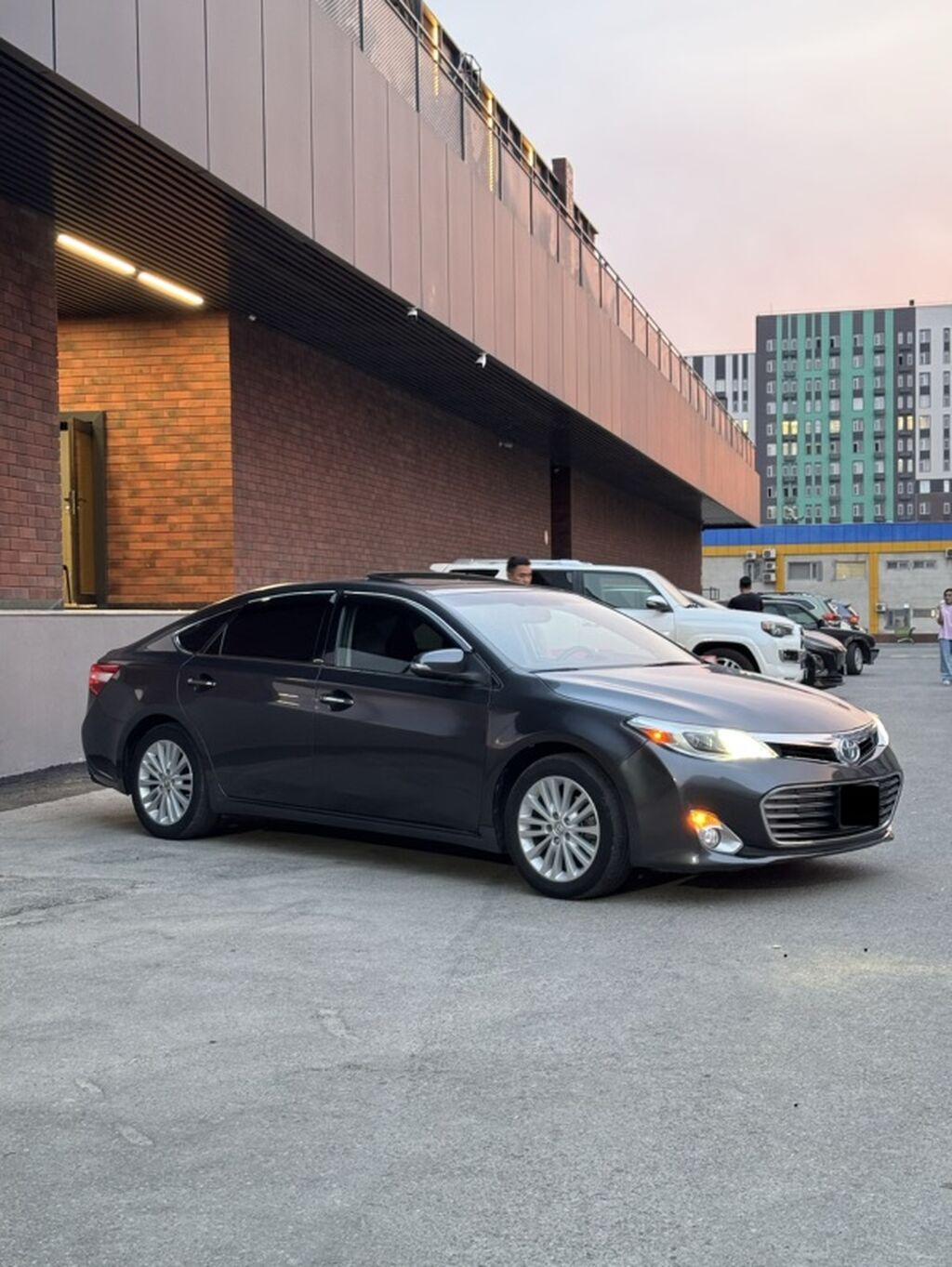 Toyota Avalon: 2015 г., 2.5 л, Гибрид, Седан: фото 3