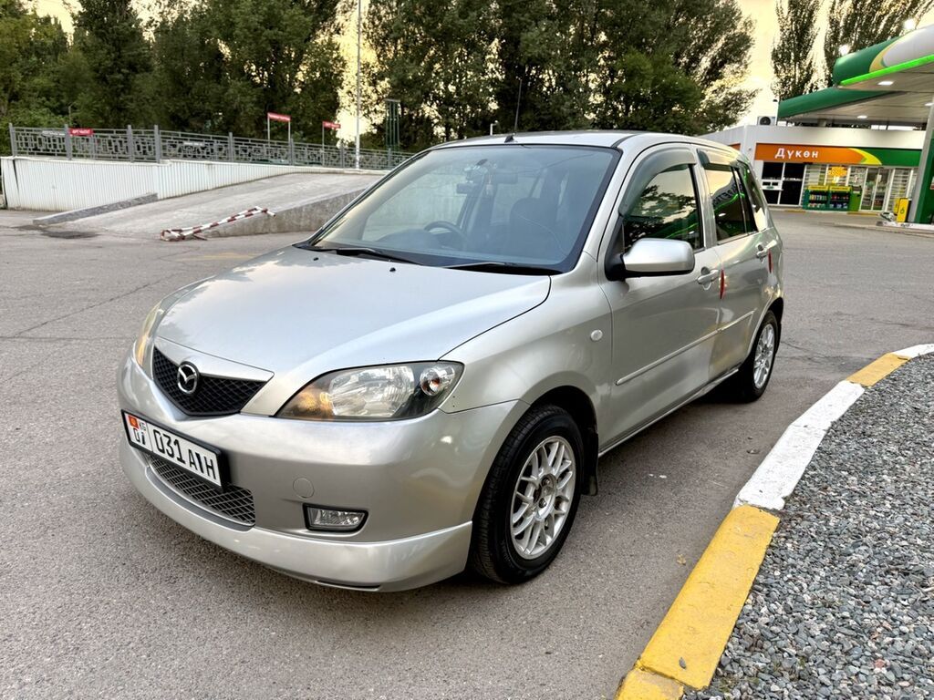 Mazda Demio 2004 г., 1.3 л, автомат: фото 3