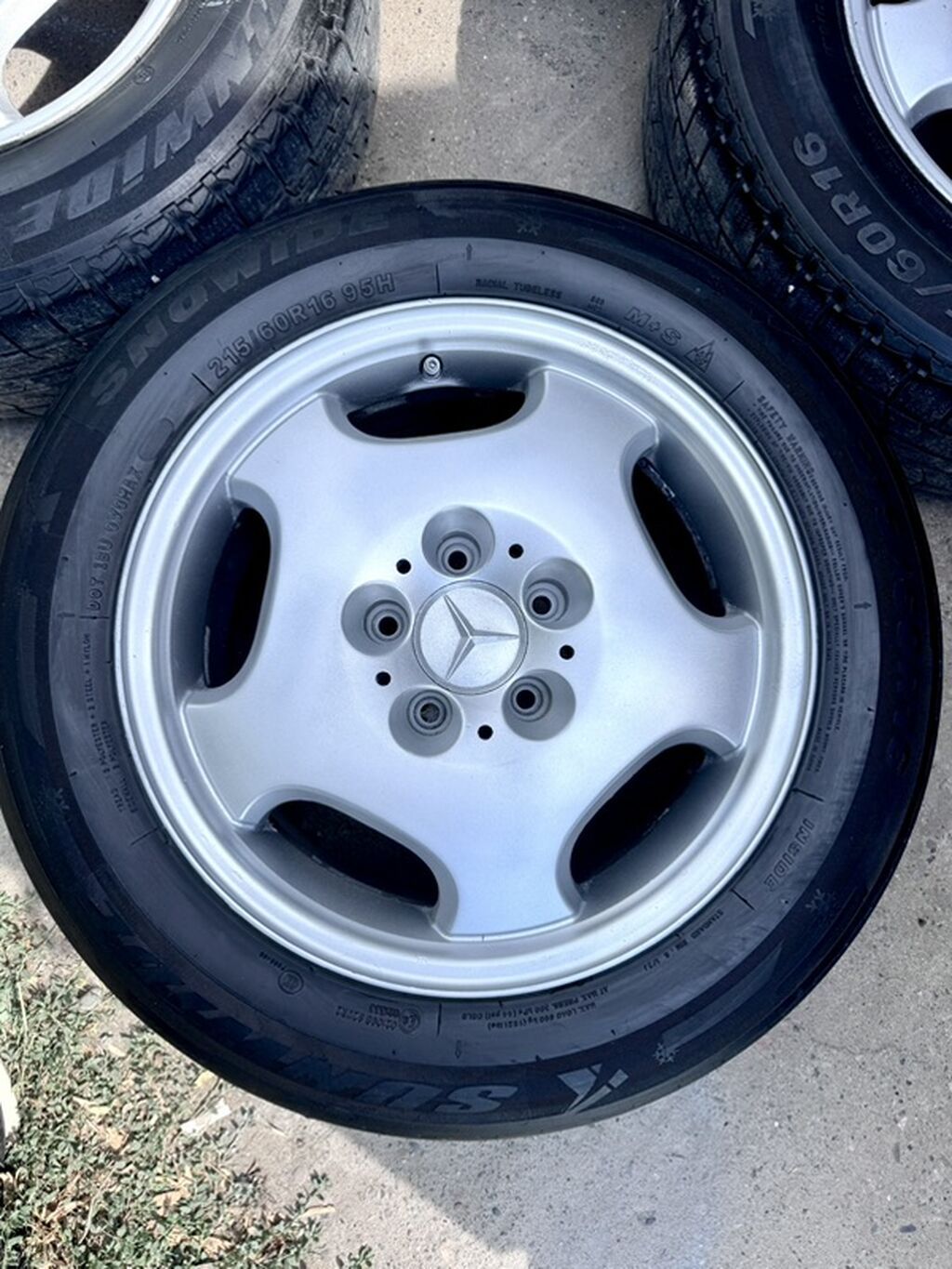 Колеса в сборе 215 / 60 / R 16, Зима, Б/у, Комплект, Легковые, Литые, отверстий - 5: фото 2